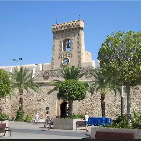 Casa Avenida Escandinavia 2. Serena 87-34 *